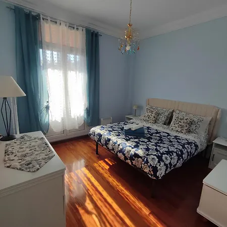 Floor Astoria Vista Mare مينتون